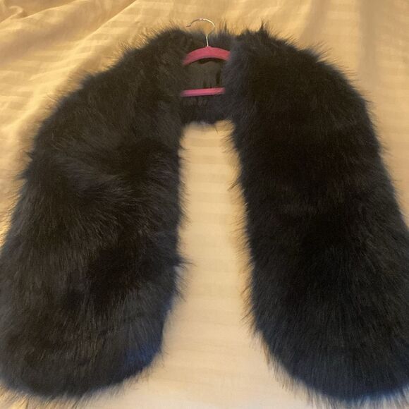 NWOT 14th & Union Long Navy Blue Faux Fur scarf/Wrap. Looks Like Real Fur. - Picture 2 of 6